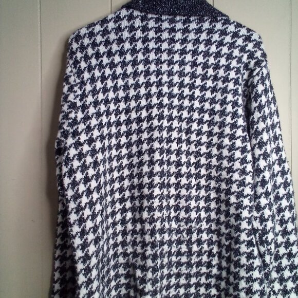 Tanjay  Sweater  Size Medium  Full Zip  Long Sleeve  Black White Red - Picture 13 of 13